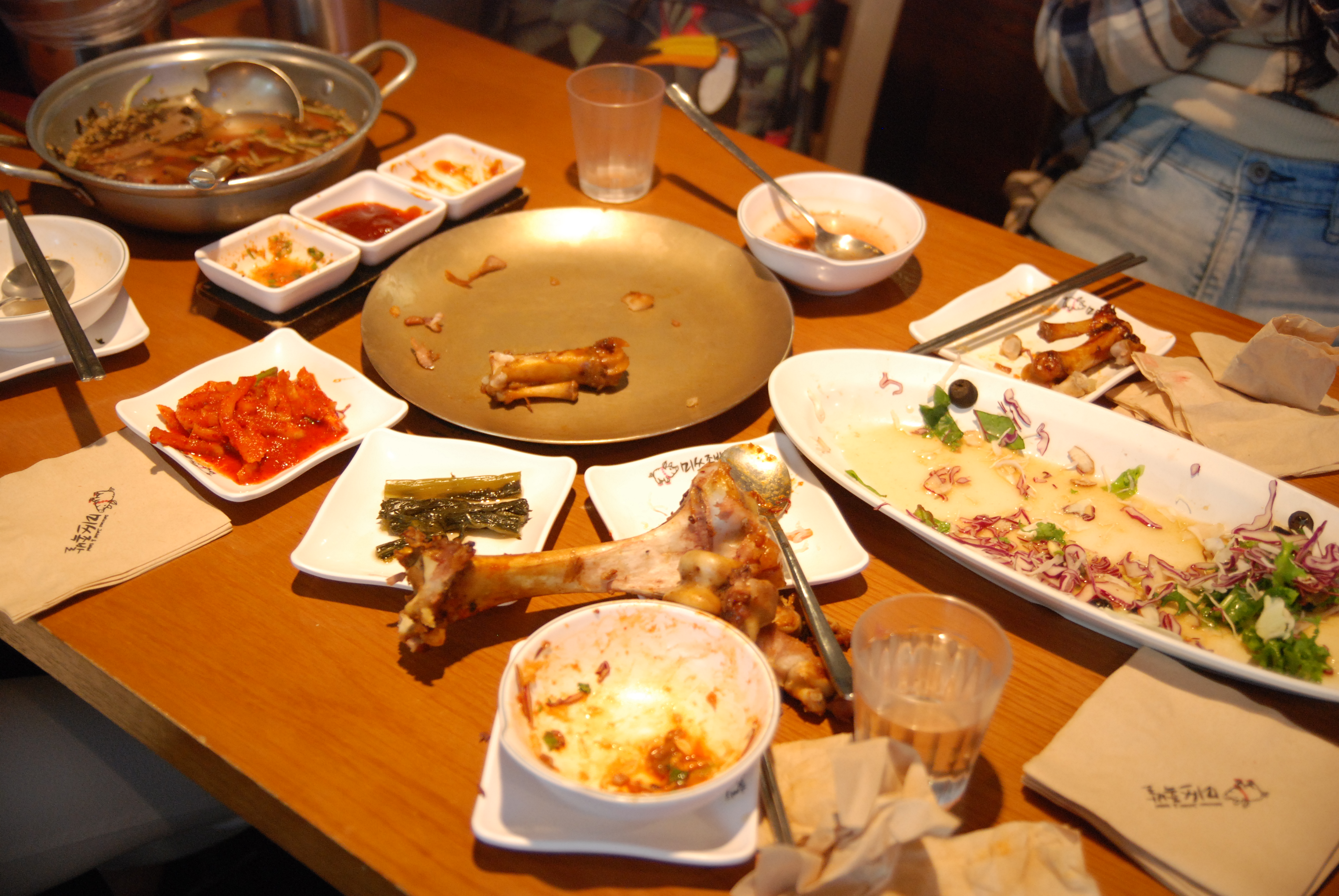 韩国紫菜包饭年糕,韩国美食一条街紫菜饭