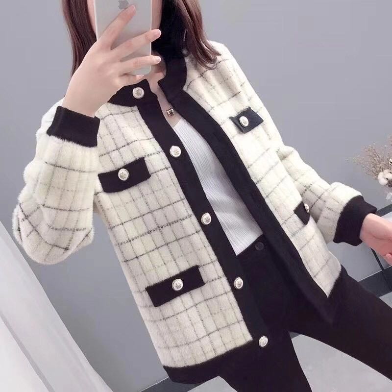 小香风连衣裙搭什么外套好看,酒红色小香风连衣裙搭配外套