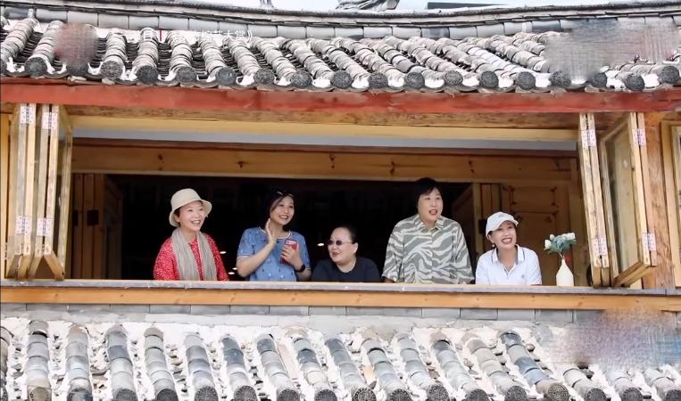 5位单身阿姨,抱团买房养老,520平189W装成山间别墅