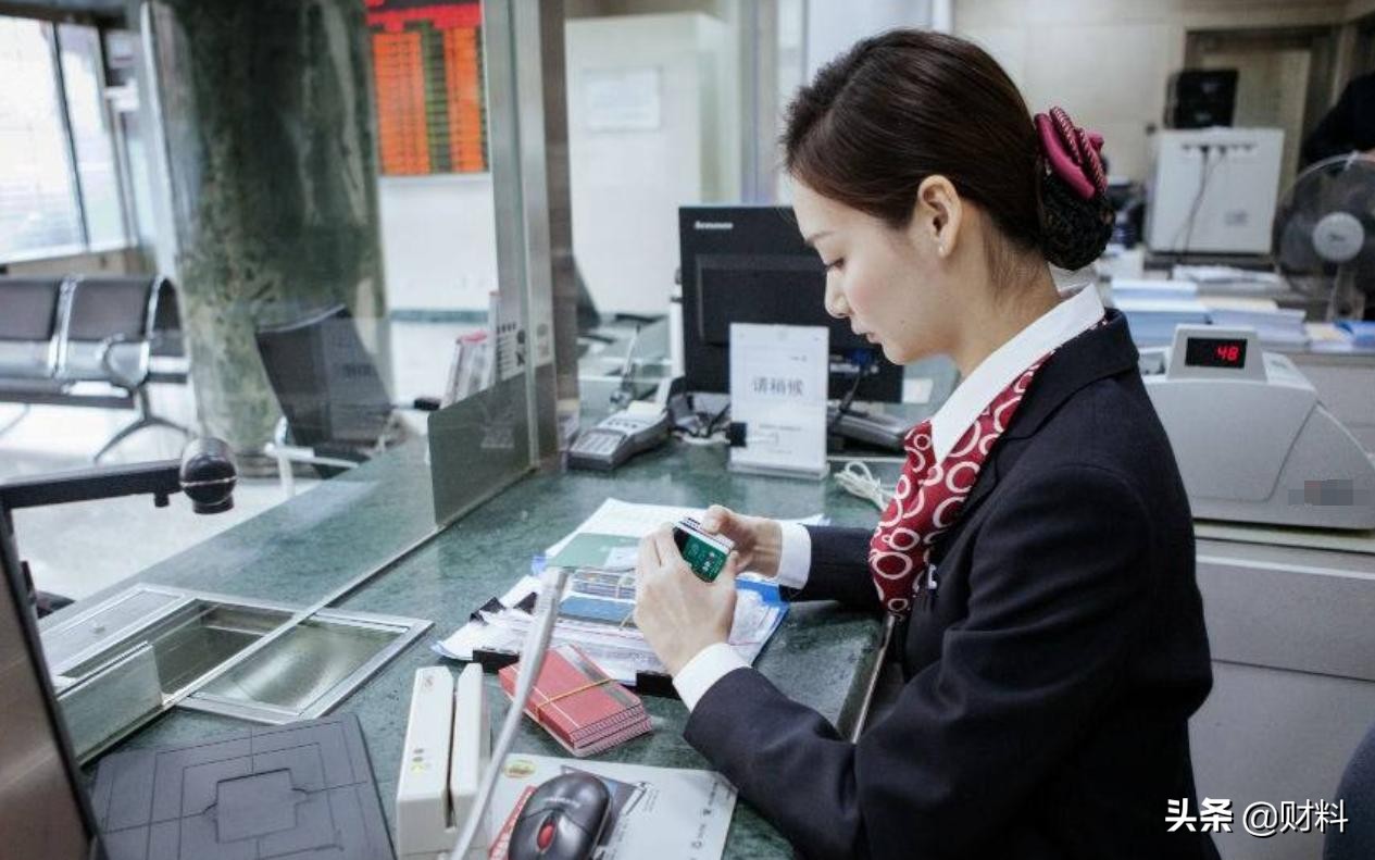 补办银行卡为什么还改开户地址,补办银行卡为啥要到派出所