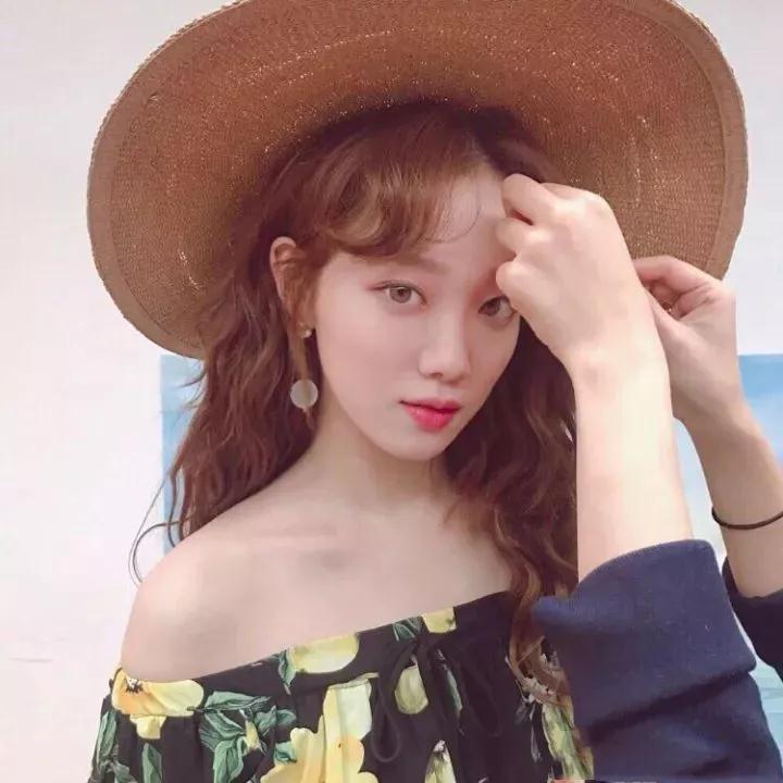 卷发老气怎么补救,直发显年轻卷发显老气