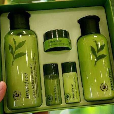 自然堂水乳和悦诗风吟哪个好,肌底液精华悦诗风吟和自然堂