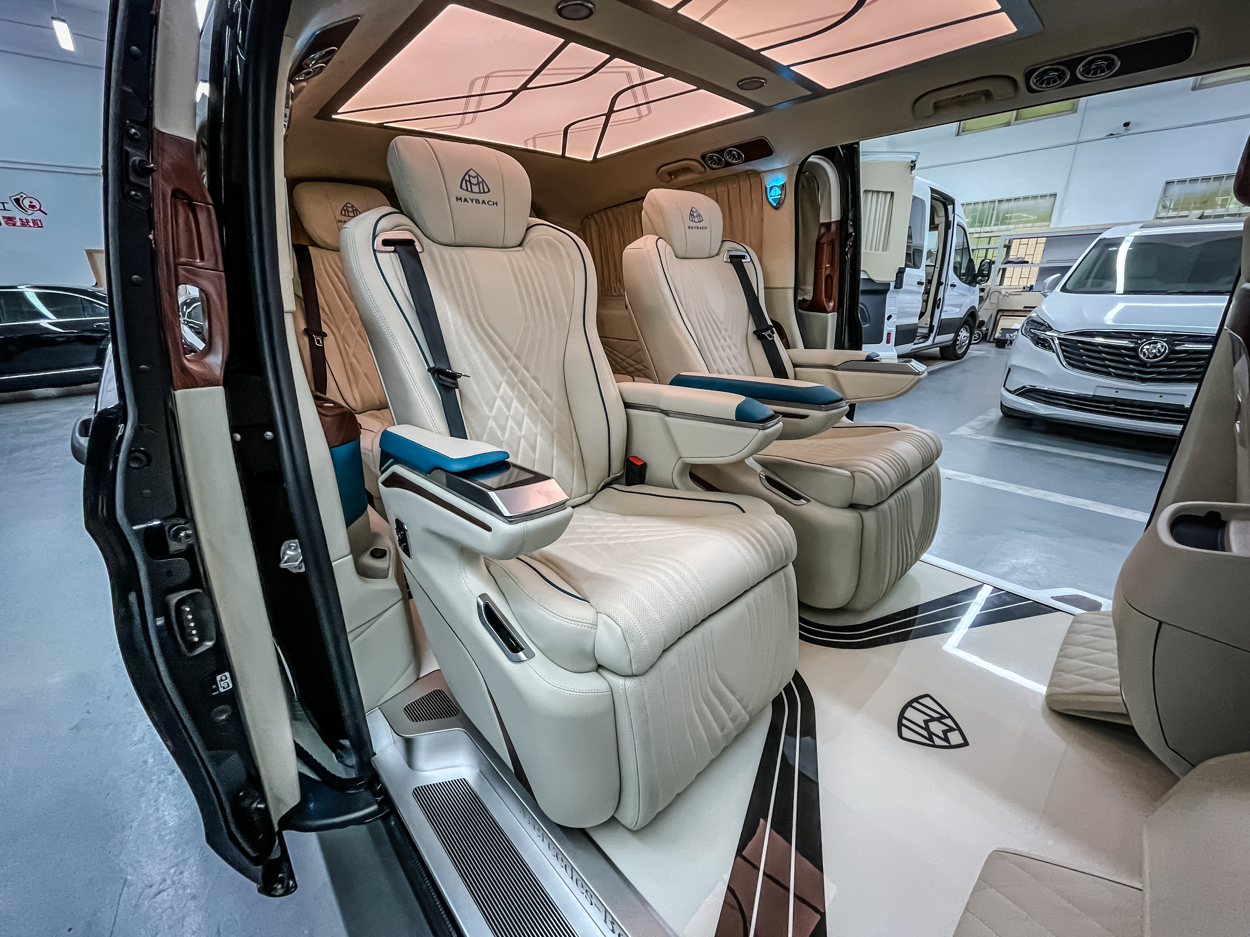 奔驰威霆改迈巴赫顶灯,沈阳威霆改装迈巴赫顶灯