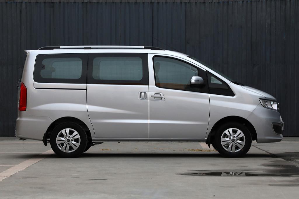 瑞风m3和五菱宏光v哪个好,瑞风m3五菱宏光plus很纠结买哪个