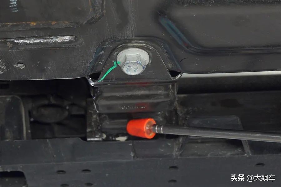 避震漏油了是不是就没有用了,避震漏油后可以维修吗