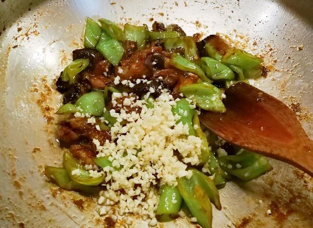 茄子怎么样炒不油腻而且好吃,为什么做的风味茄子发苦