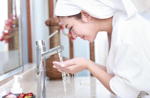 面部毛孔清洁怎么做才干净,面部清洁如何自己做