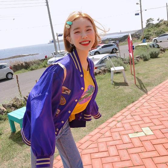 vivamoon韩国穿搭博主小西装,鬼马精灵彩虹眼妆