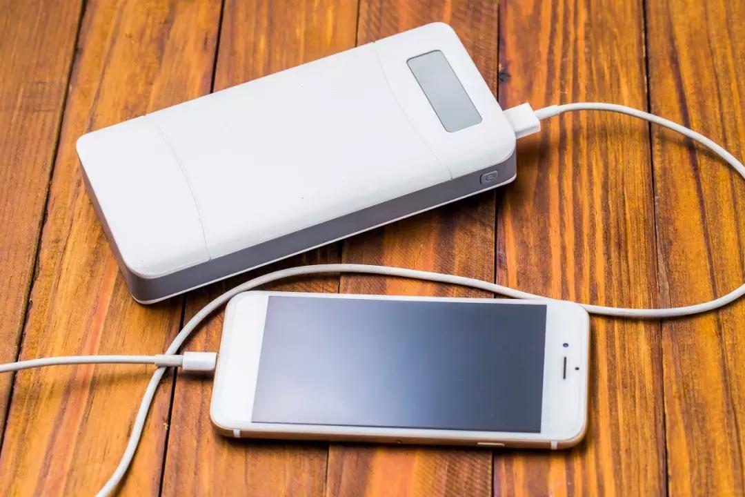 为什么香港人把充电宝叫尿袋 (充电宝为啥叫尿袋)