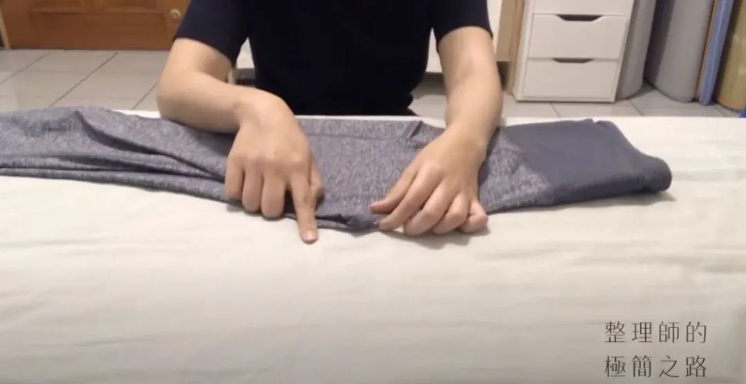 收纳师教你折衣服,折厚衣服的收纳方法