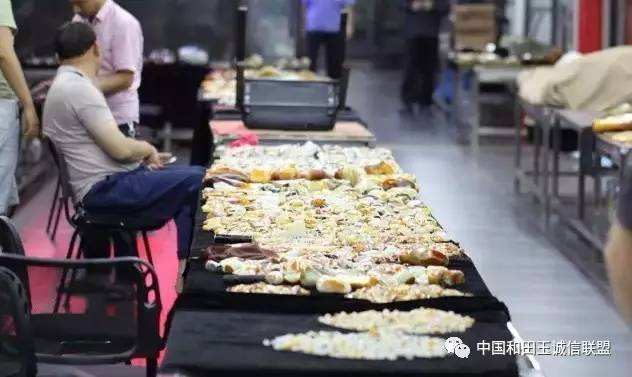 和田玉与天然翡翠,《一半海水一半火焰》