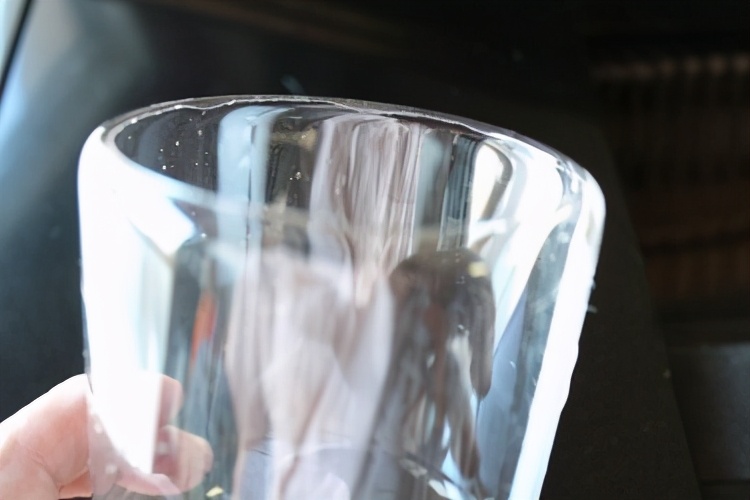 塑料瓶自制免浇水的花盆方法,花盆自动浇水神器