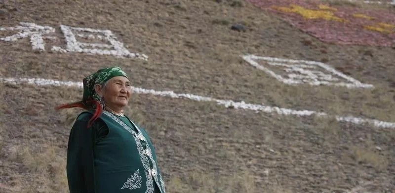 她用58年在边界刻下十万块中国石，荣获“人民楷模”称号