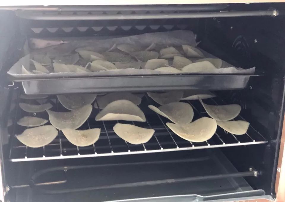 怎么做薯片简单又好吃又脆可保存,怎么在家自制原味薯片有味道的