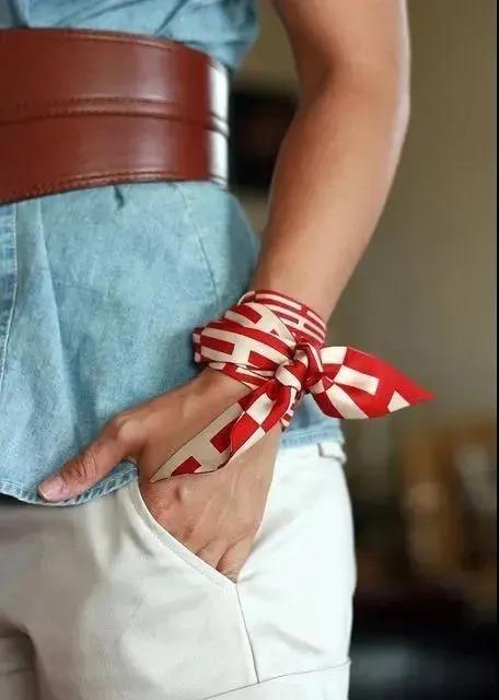 丝巾的100种系法,90x90方形丝巾的系法慢动作视频