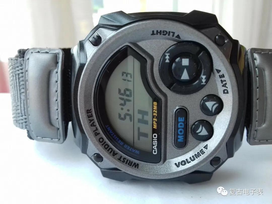 世界上第一块手表,世界第一块电子手表