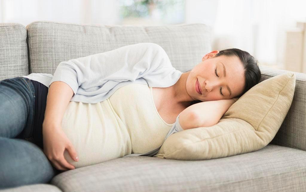 胎动频繁到底是兴奋还是缺氧,妈妈半夜太兴奋胎动厉害正常吗