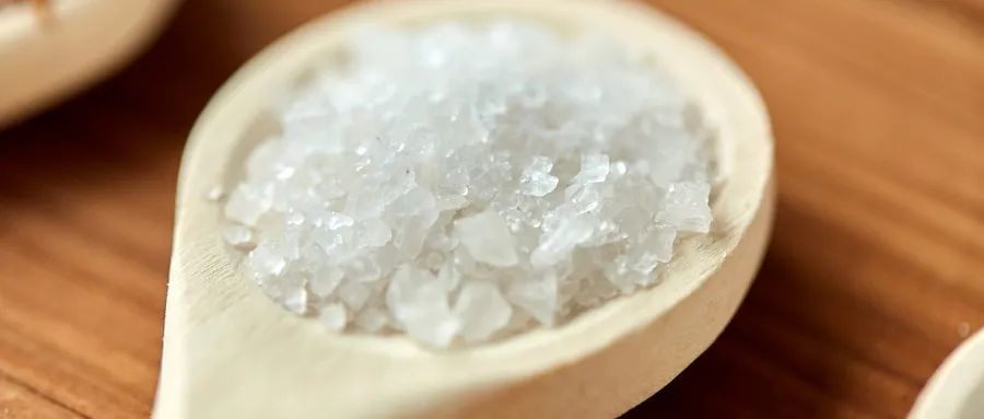 爱挤痘痘和黑头是什么病,为什么有些人喜欢挤黑头