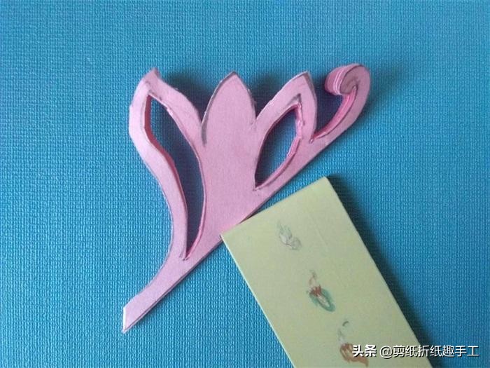 传统窗花的剪纸方法简单又好看,窗花的对称剪纸教程