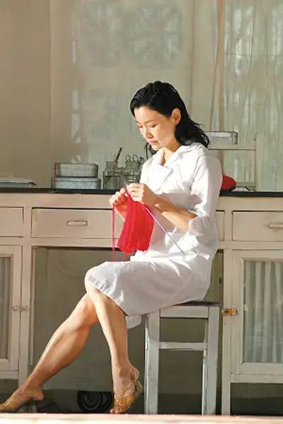 周冬雨成极萌全球代言人,周冬雨为什么当维密代言人