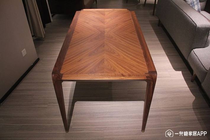 精致轻巧省空间,让你的餐厅韵味十足丨华师傅传匠实木餐桌测评