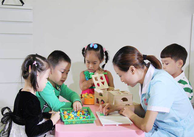 孩子弱视两年了怎么能提高,弱视家长怎么给孩子治好的