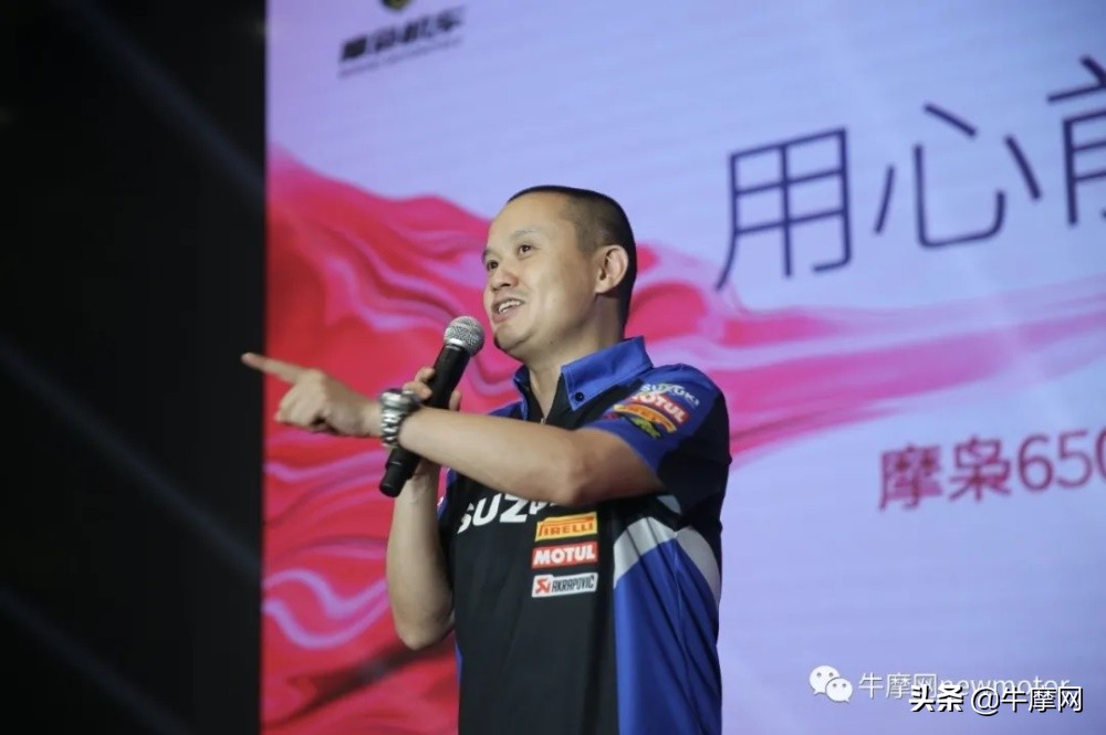 29990元起隆鑫500双缸平台跑车摩枭500RR上市