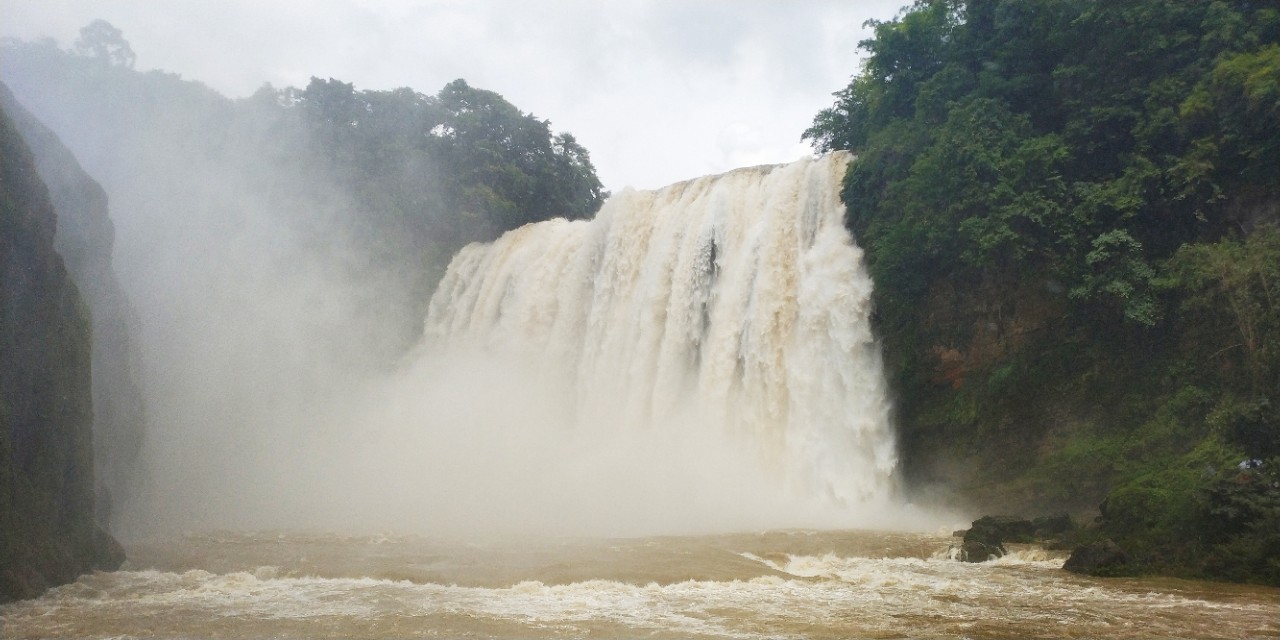 贵州之旅第二天看黄果树瀑布,黄果树瀑布沿途风景亦很美