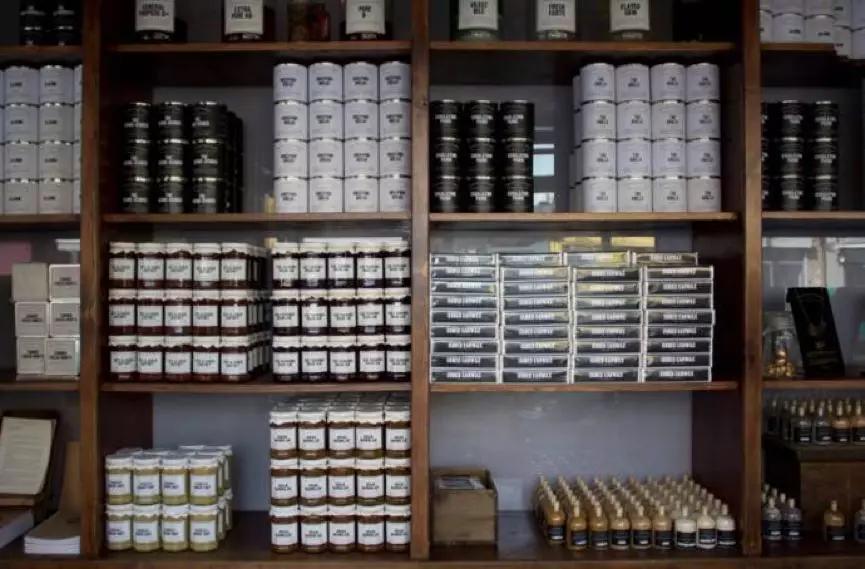 英国「怪物商店」，吸血鬼光顾了200年，人类进入后果自负