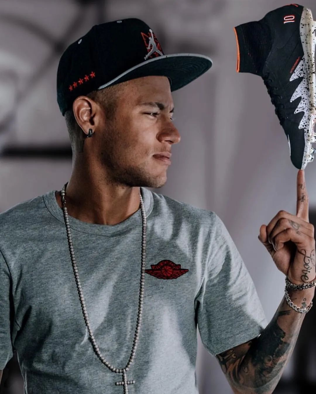 降薪怕极了?发一条推特就能赚回来!揭秘顶级球星的真实收入来源