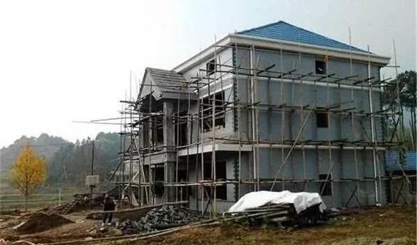 房前坟屋后水下一句是什么,门前坟屋后水的意思