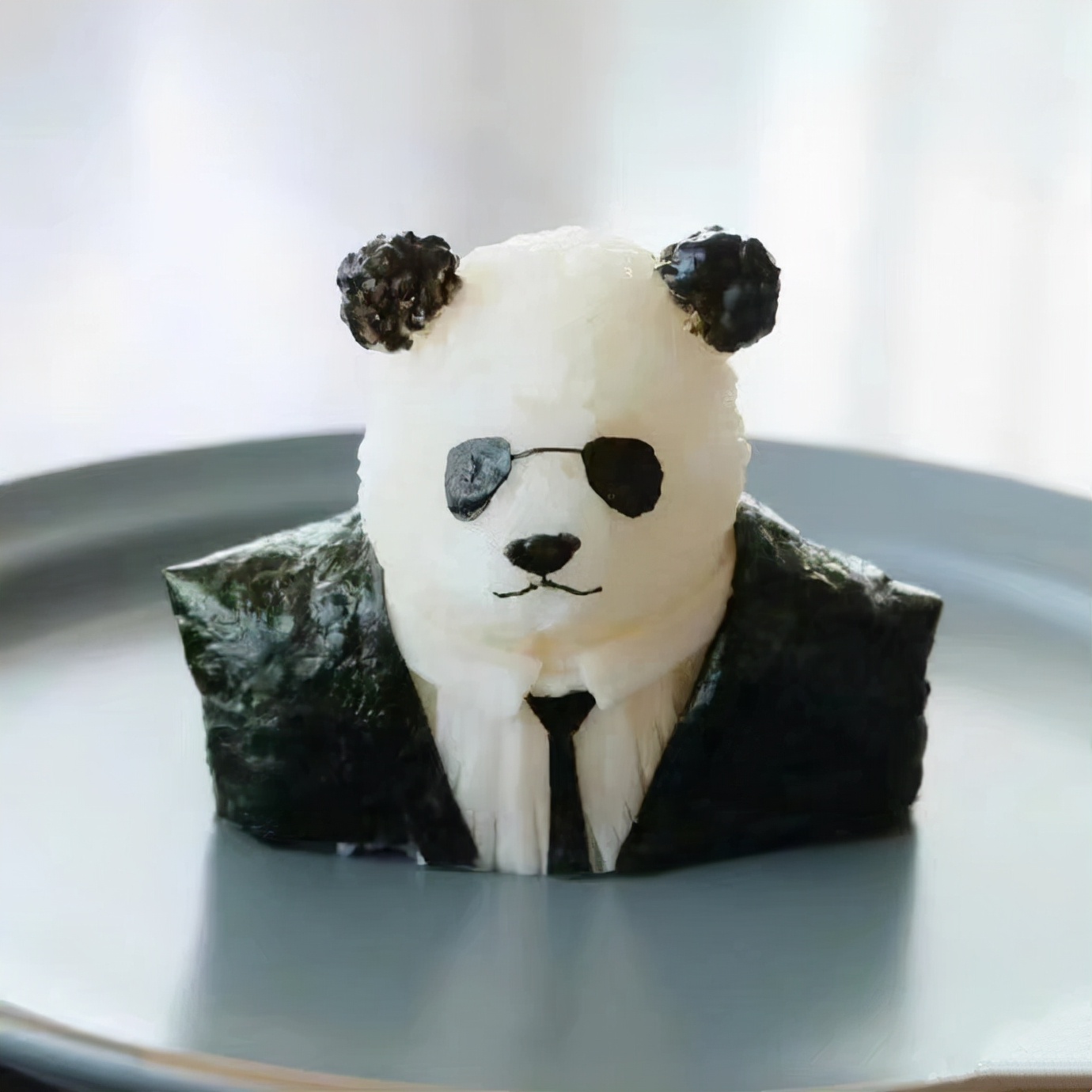 连饭团也开始“卖萌”了,你看它们的眼神,就问你舍不舍得下口?