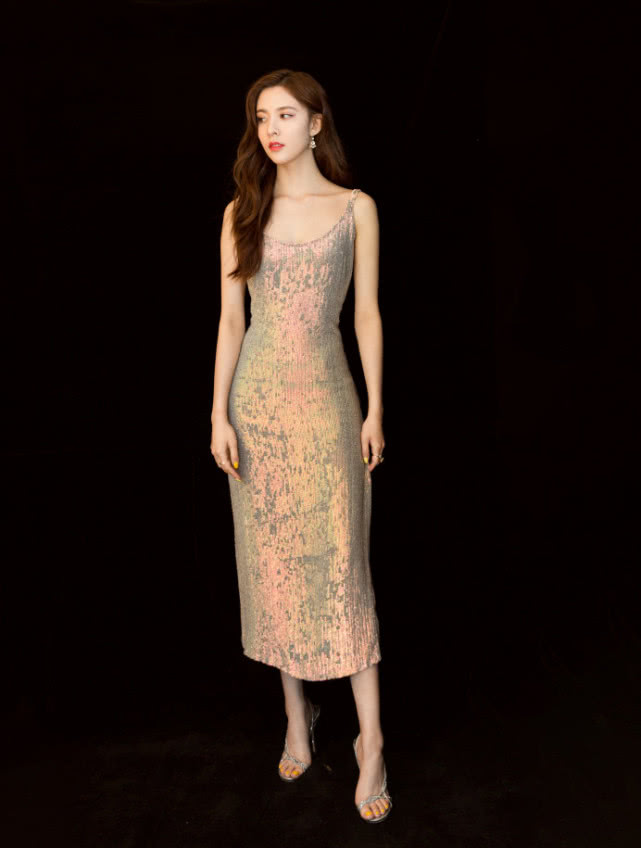 宋妍霏为显白把“脚丫”染黄，意外看着好脏，真不是“香港脚”？