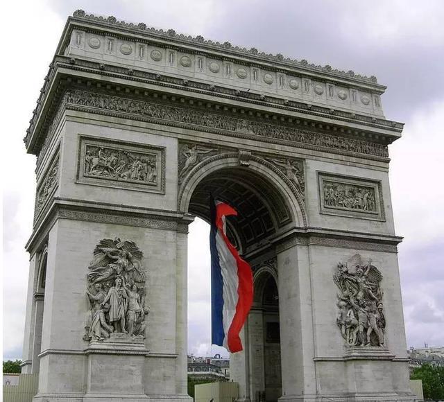 巴黎凯旋门:本为迎接凯旋之师,等来的却是拿破仑的灵柩?