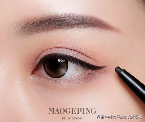 美妆眼妆教程眼睛这样画超好看,怎样画超干净的素颜卧蚕眼妆