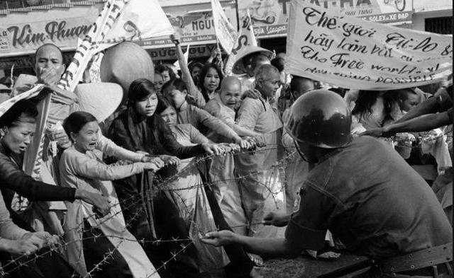 “难民天堂”：1975年到2000年，25万越南难民涌入香港