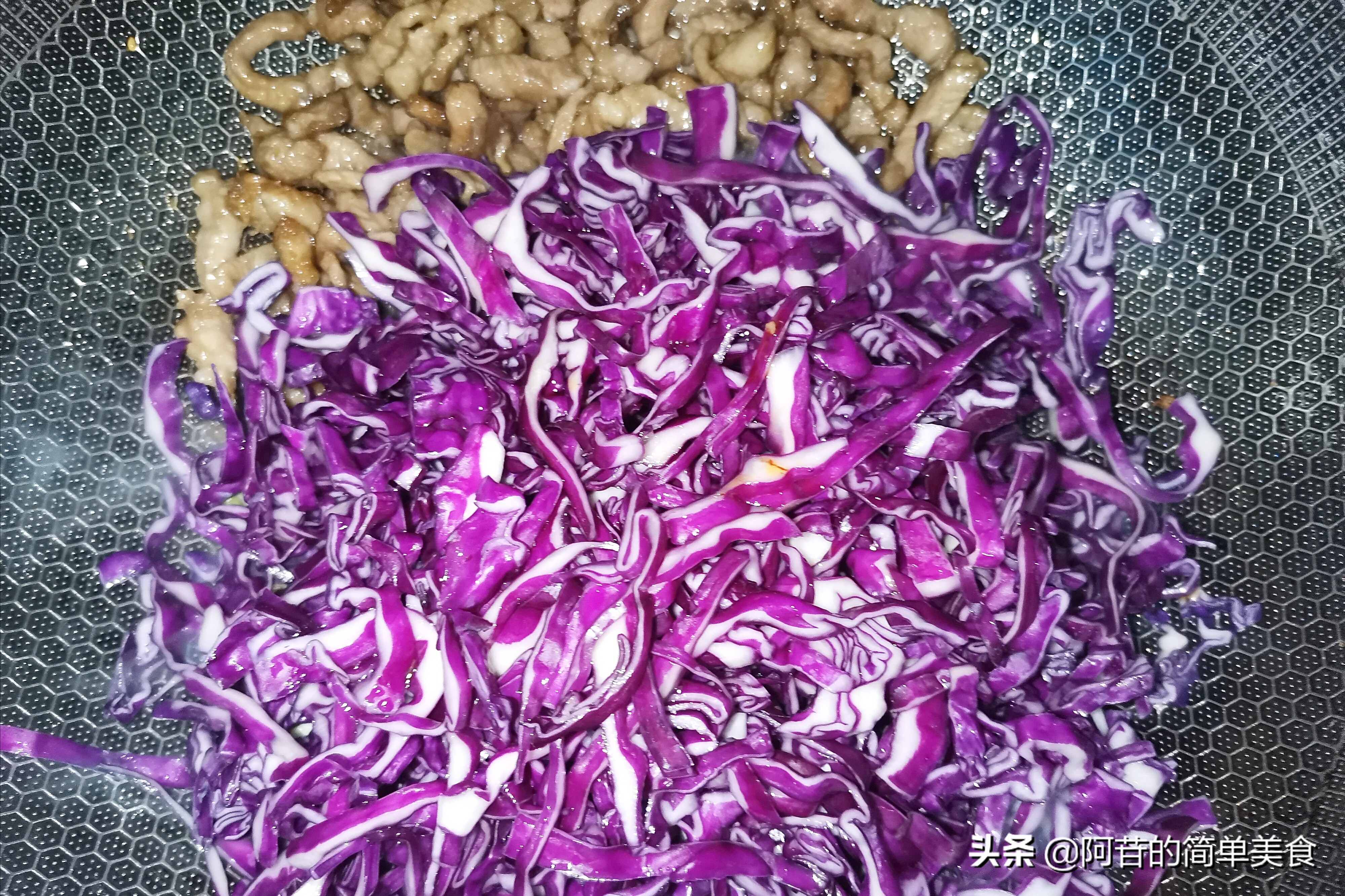 清炒紫甘蓝花样做法,家常炒紫甘蓝菜的做法图片