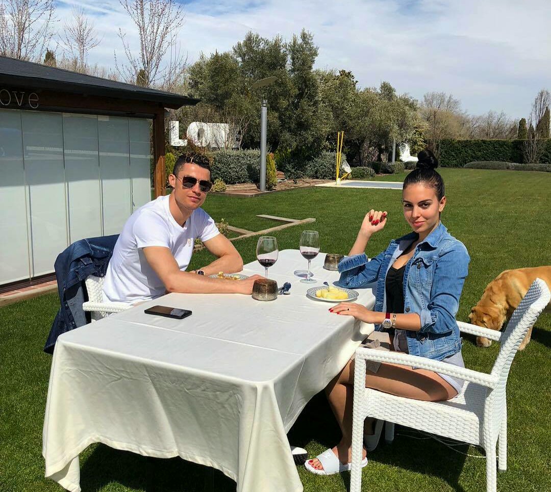 足球联赛以来比c罗数据好的球星,当今足坛仅次于梅西c罗的球星