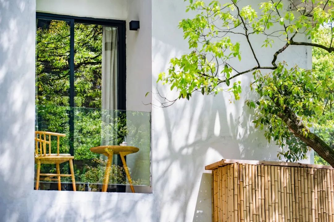 一家四口倾家荡产在山里造房隐居：3年零收入，坚持不通车