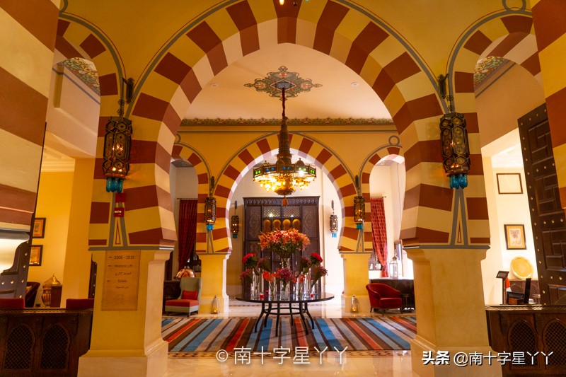 一半沙漠一半海洋图片,一半沙漠一半湖水