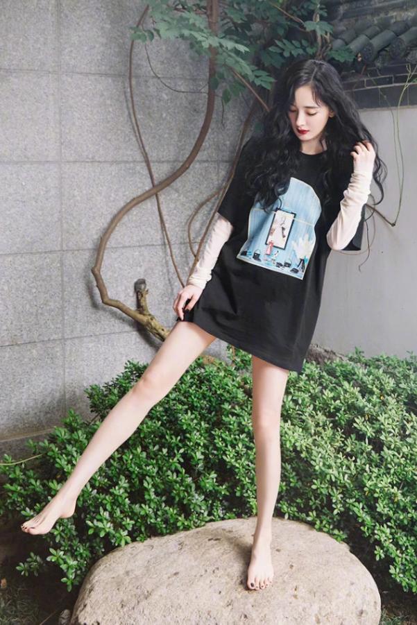 杨幂的腿到底有多绝,杨幂的腿依旧细到令人发指