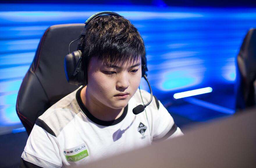 uzi为什么叫电竞巨婴,uzi为什么被称为巨婴