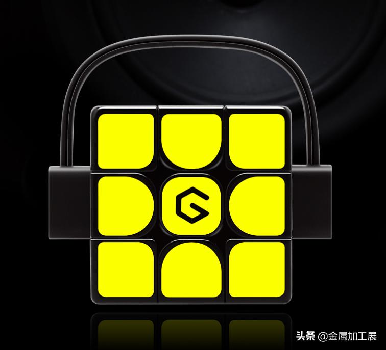 魔方小站站长快速复原三阶魔方,初学者三秒复原魔方教程