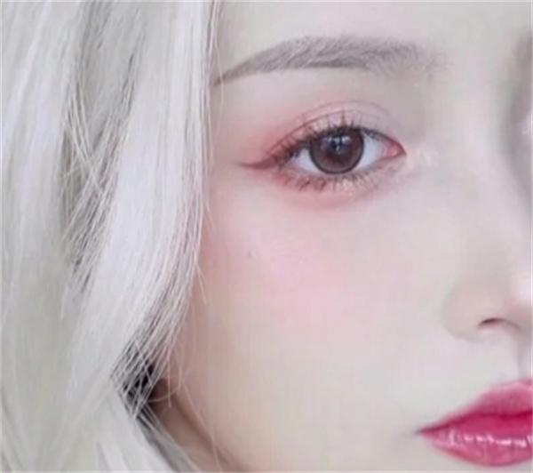 打造雾面妆,卡姿兰控油遮瑕粉底怎么选