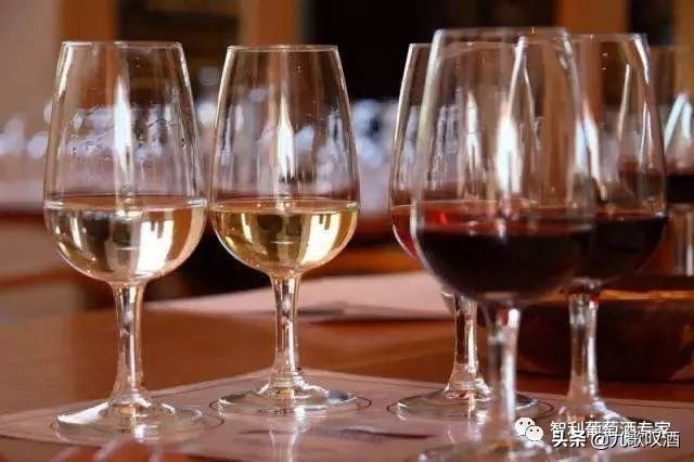 那个带唇印的红酒杯是什么杯?看完你就是朋友圈最懂葡萄酒杯的人