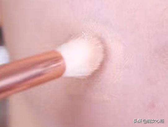 底妆先上腮红,底妆先上隔离还是先上遮瑕