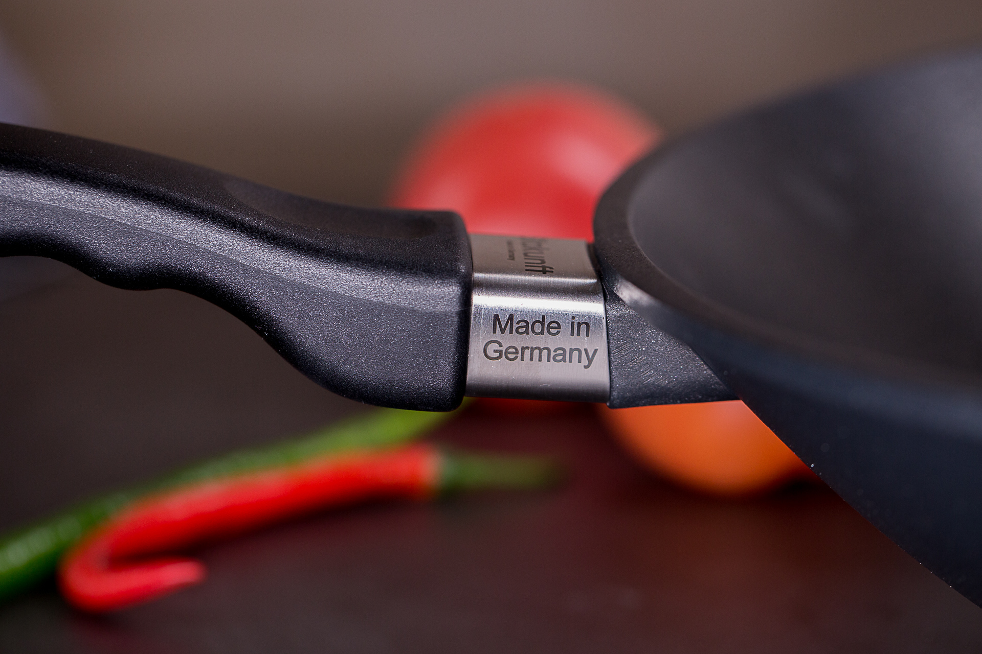 哪个牌子无油烟炒锅比较好,真正的无油烟炒锅选什么牌子的好