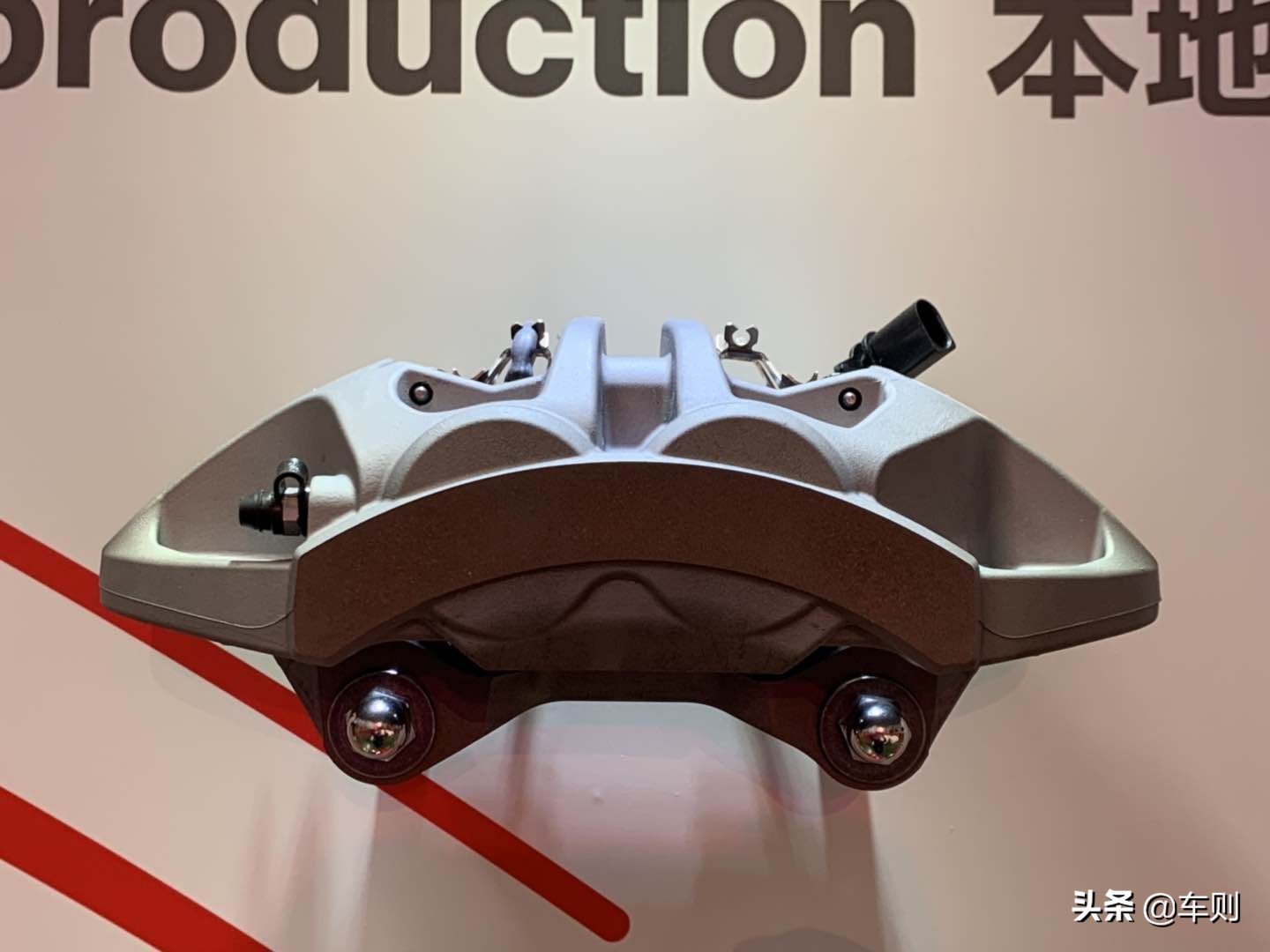 新款特斯拉modely布雷博brembo,布雷博brembo和brembo有什么区别