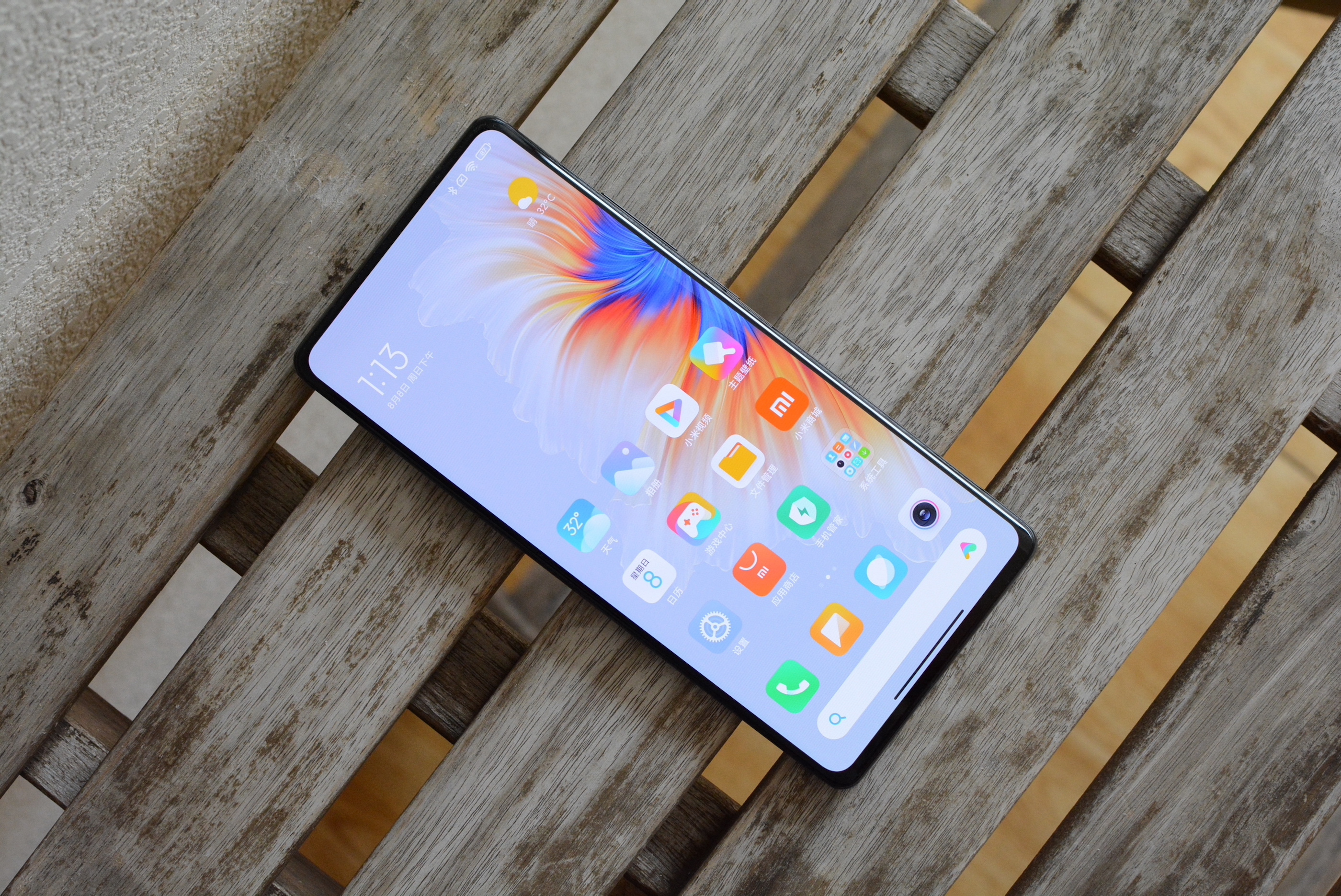 小米MIX4应该买陶瓷白？体验一天后才发现黑色才是真香