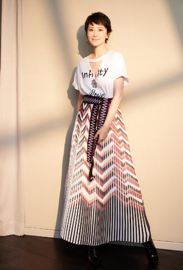 海清黑色礼服迷人短发,海清短发穿衣搭配